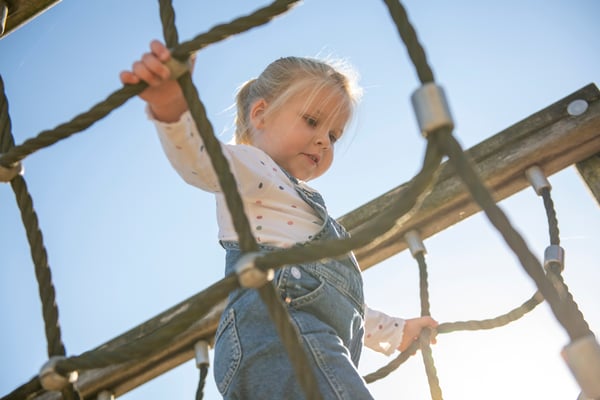 little-girl-being-brave-climbing-through-a-adventu-2026-01-09-09-08-57-utc